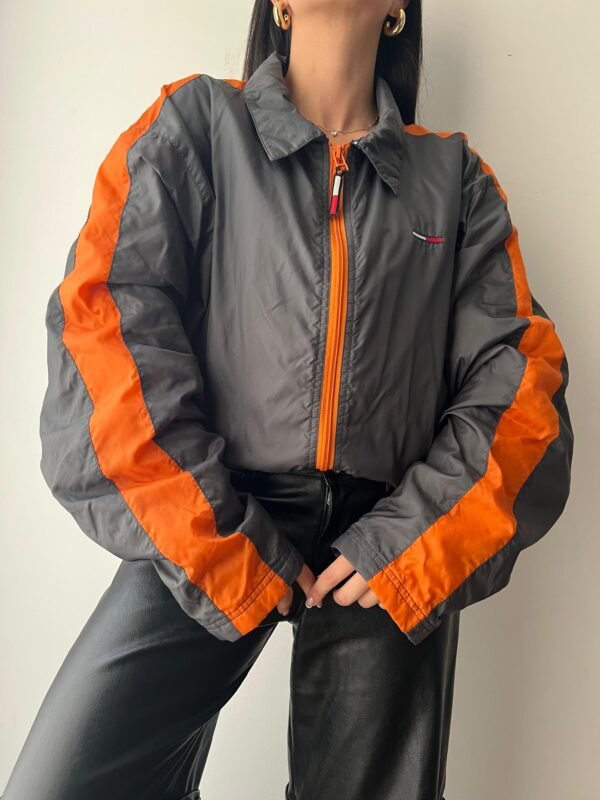 Chaqueta impermeable con cuello